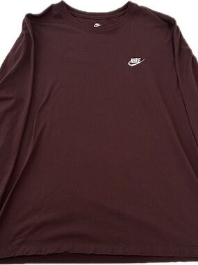 Nike Long-Sleeve Crewneck Shirt in Deep Maroon